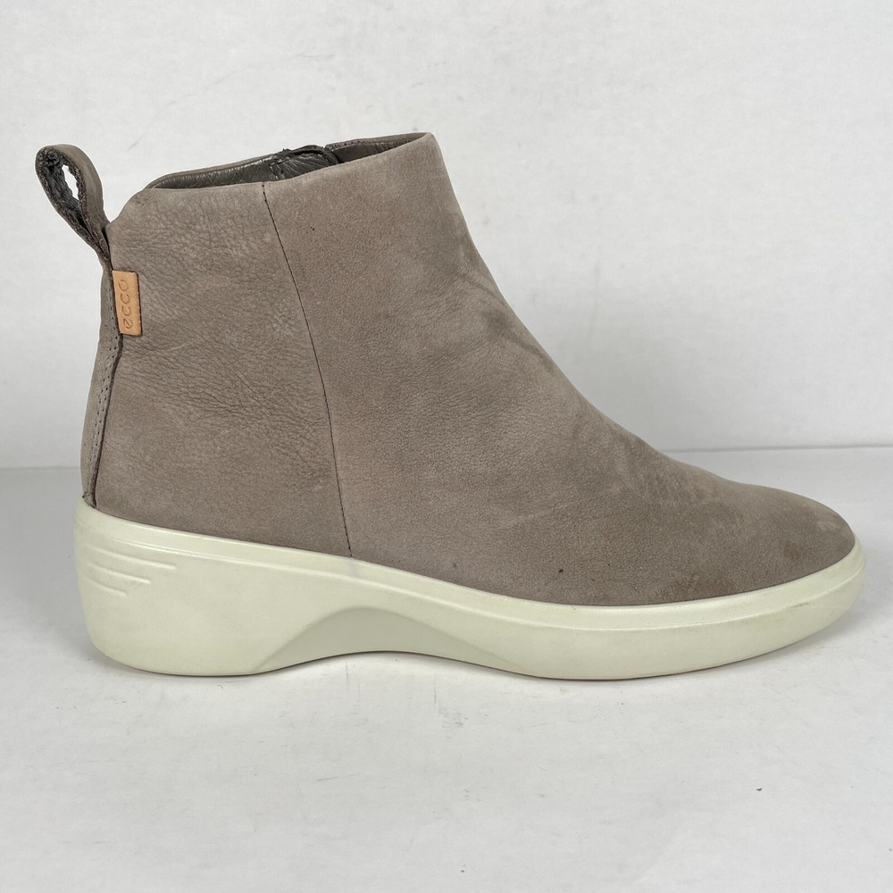Ecco Soft 7 Wedge Ankle Boots Womens Size 38 US 7 Taupe Nubuck Zip Up Shoes